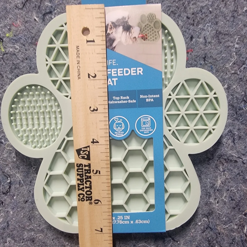 Vibrant Life Slow Feeder Lick Green Mat w/suction cups on the Back‎ Green